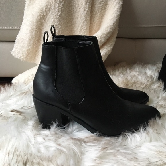 STEVE MADDEN BOOTIES - Picture 3 of 6